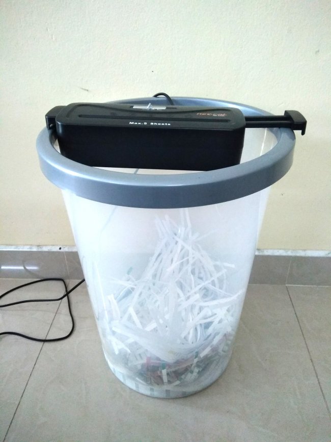 เครืองทำลายเอกสารพร้อมถังเก็บ